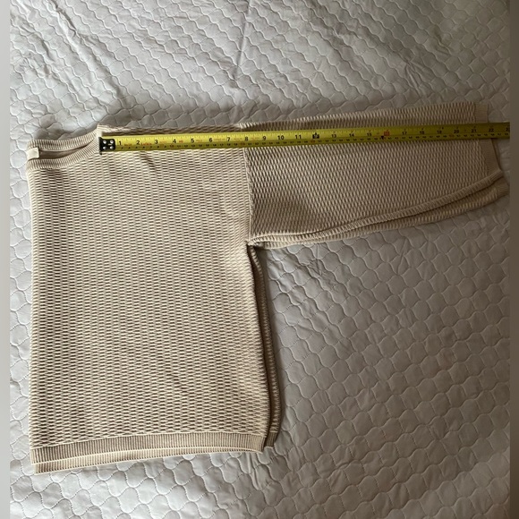 VICOLO CROPPED SWEATER . CREWNECK CREAM , MEDIUM TEXTURED . - Picture 2 of 12